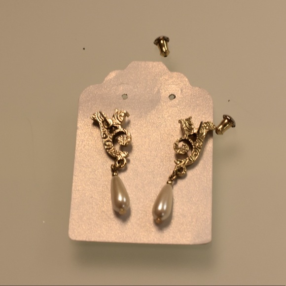 Delicate Gold Earrings with Pearl Drop - Picture 4 of 5